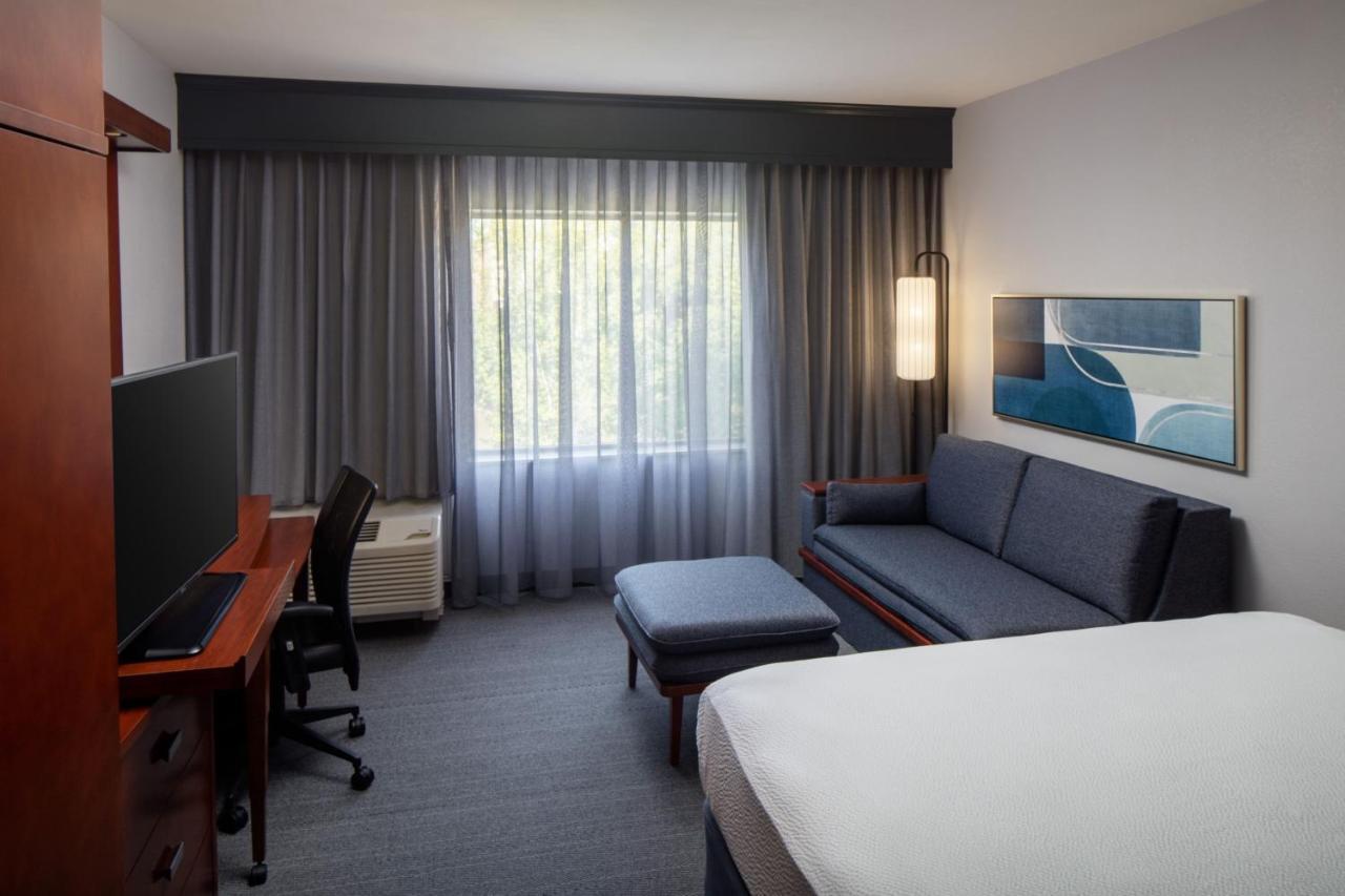 Courtyard By Marriott Charleston Downtown/Civic Center Hotel Exterior foto